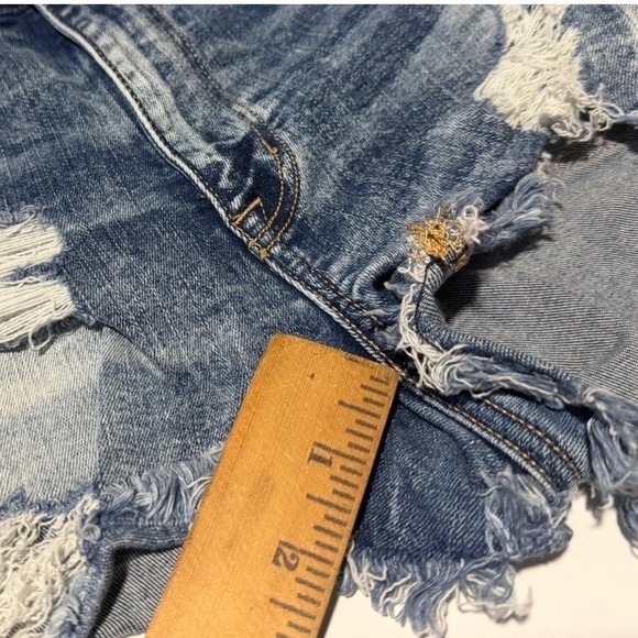 American Eagle Ne(x)t Level Stretch Distressed Denim Shorts Blue Womens Size 6 - Picture 4 of 8